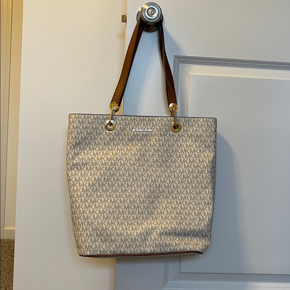 Michael Kors zipper closure tote bag with dust bag. Cream & tan